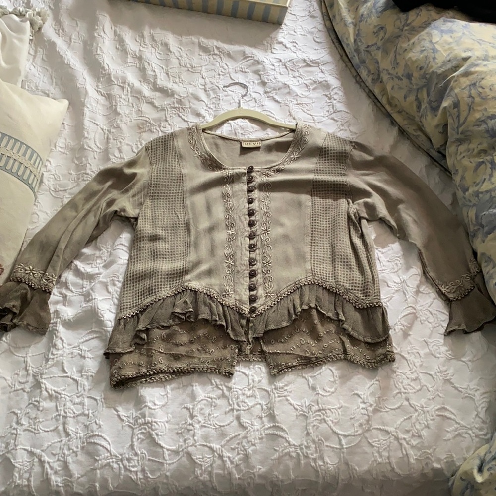 Devi One-Size-Fits-Most Button Top
